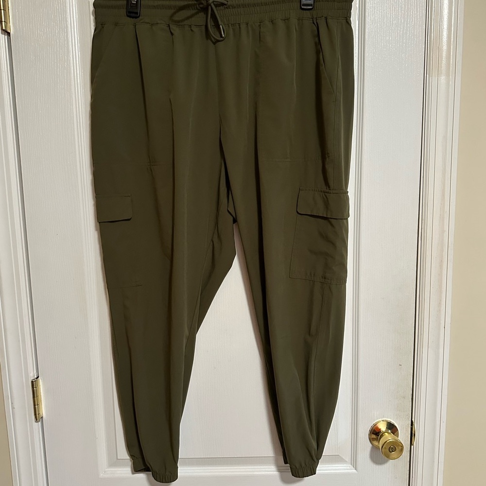 Women’s Old Navy Active XL StretchTech Joggers Olive Green Cargo Pants 21” Waist